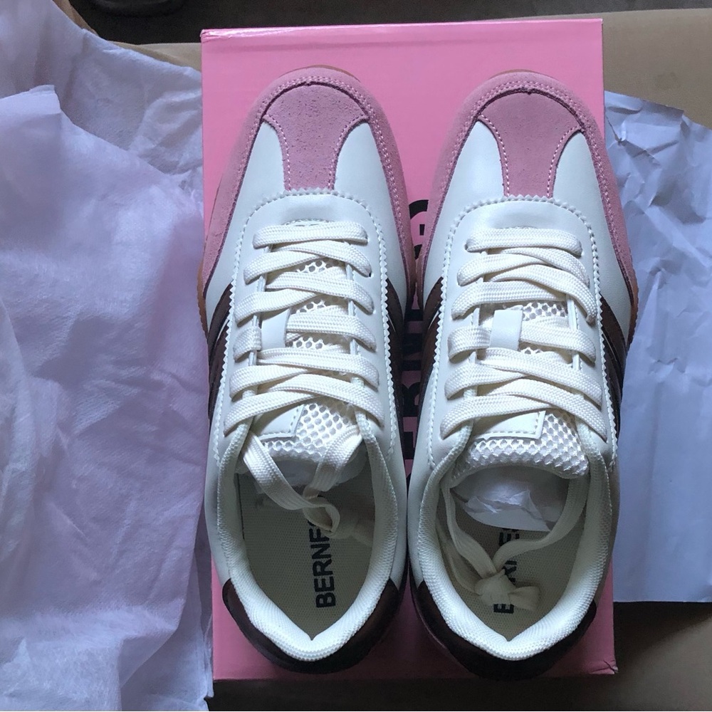 BERNESS Larson Pink Suede Low-Top Sneakers Sz 8M